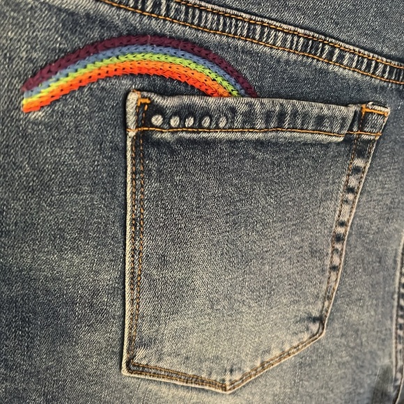 BLANK NYC The Astor Cut Off Shorts - Picture 2 of 11